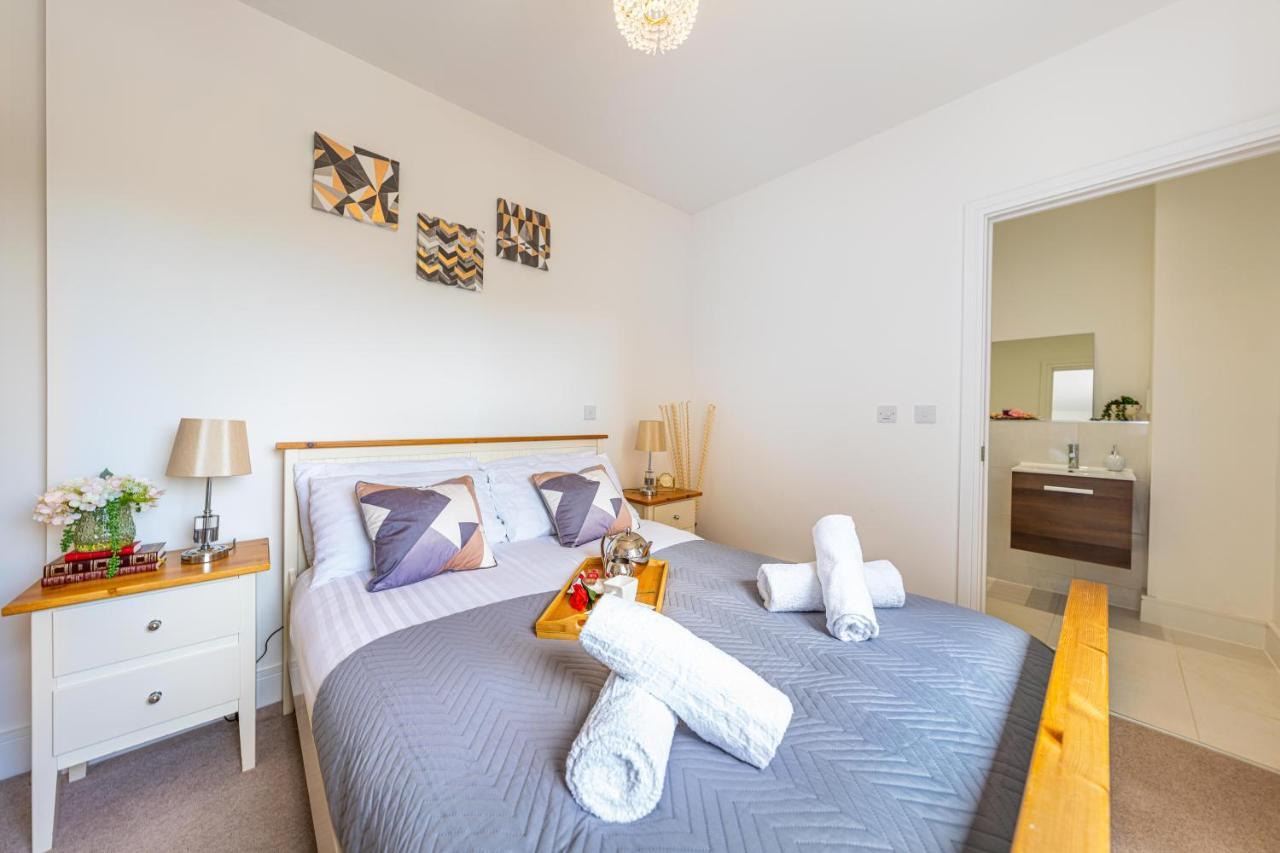 Mission Wave - Venture Apartment Staines-upon-Thames