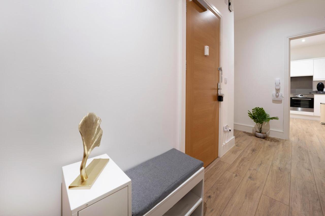 Mission Wave - Venture Apartment Staines-upon-Thames