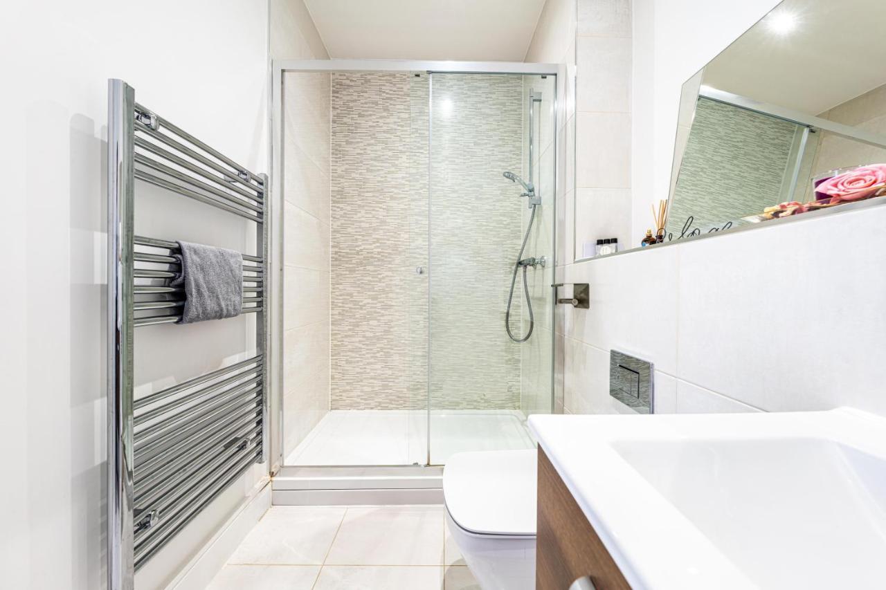 Mission Wave - Venture Apartment Staines-upon-Thames