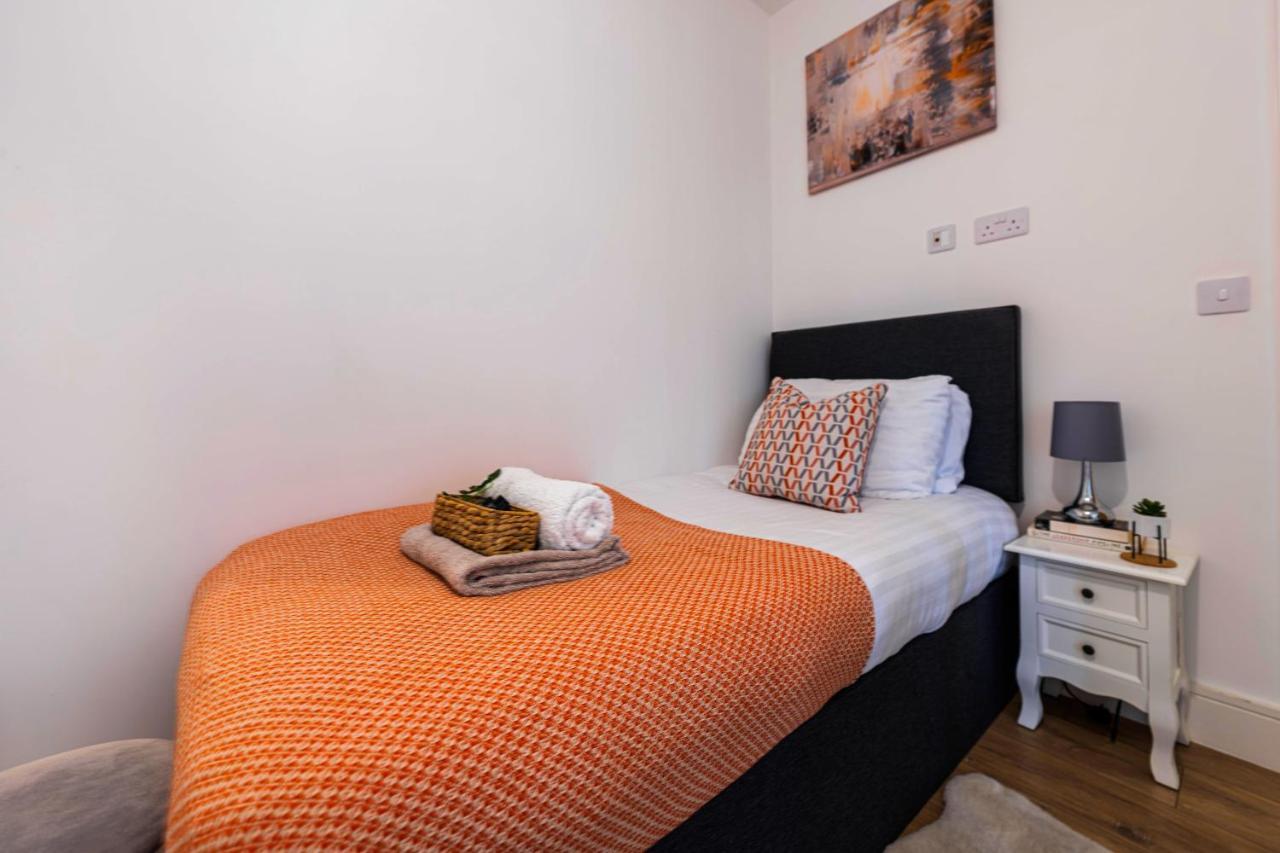 Mission Wave - Venture Apartment Staines-upon-Thames